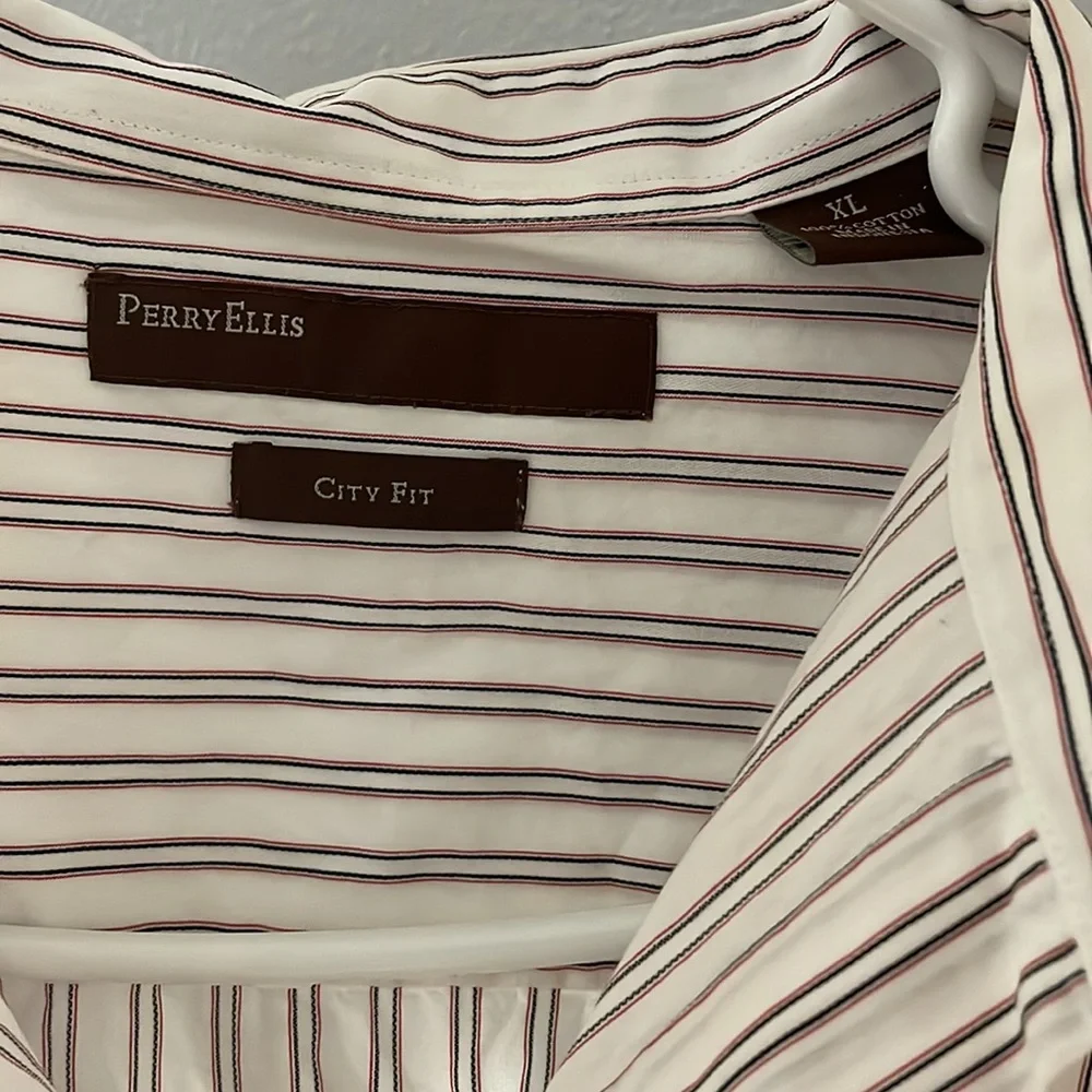 Button up - Picture 3 of 3
